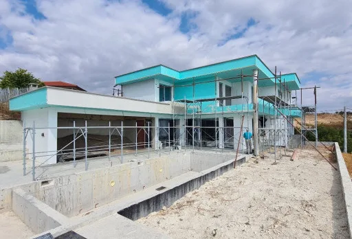 Модерна вила с плосък покрив в Балчик