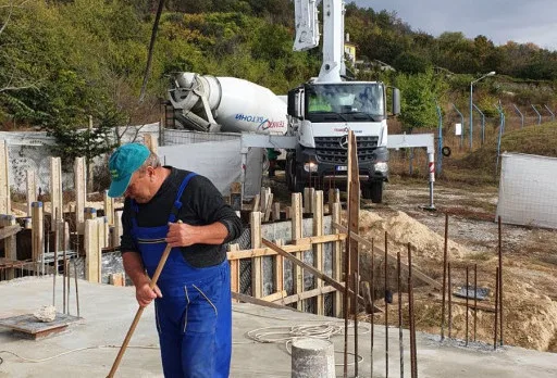 Класическа къща с покрив от керемиди – Рогачево 