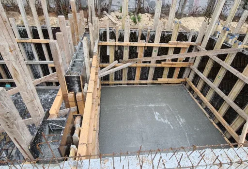 Класическа къща с покрив от керемиди – Рогачево 