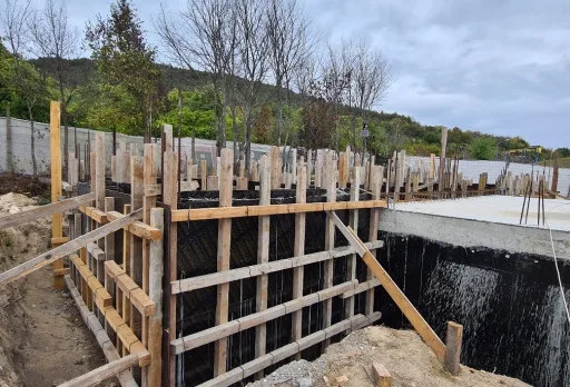 Класическа къща с покрив от керемиди – Рогачево 