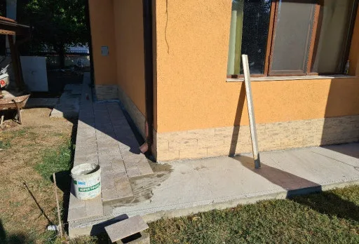 Bau- und Reparaturarbeiten an einem Haus in der Nähe von Varna