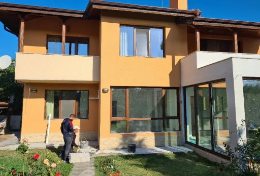 Bau- und Reparaturarbeiten an einem Haus in der Nähe von Varna