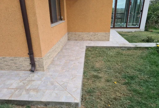 Bau- und Reparaturarbeiten an einem Haus in der Nähe von Varna