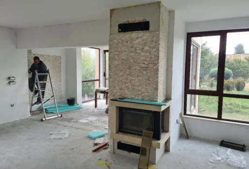 Bau- und Reparaturarbeiten an einem Haus in der Nähe von Varna
