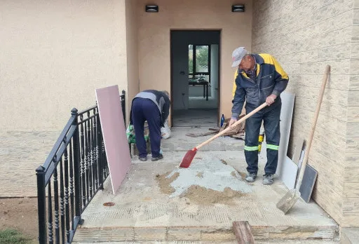 Bau- und Reparaturarbeiten an einem Haus in der Nähe von Varna