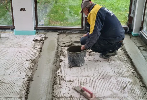 Bau- und Reparaturarbeiten an einem Haus in der Nähe von Varna
