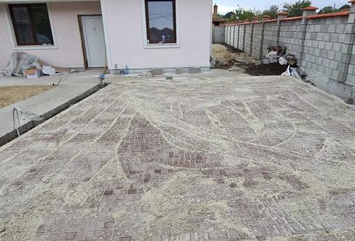 Двуетажна къща с паркомясто – с. Тополи, Варна