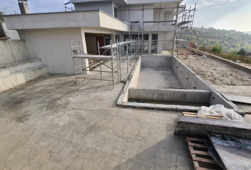 Модерна вила с плосък покрив в Балчик