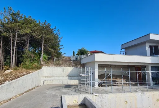 Модерна вила с плосък покрив в Балчик