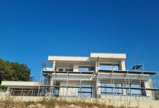 Модерна вила с плосък покрив в Балчик