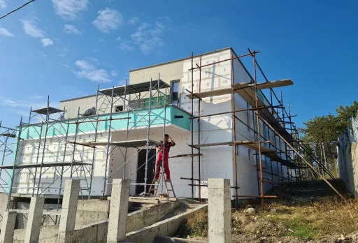 Модерна вила с плосък покрив в Балчик