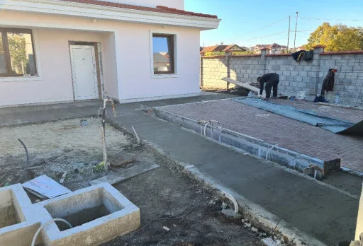 Двуетажна къща с паркомясто – с. Тополи, Варна