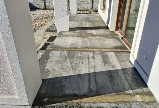 Двуетажна къща с паркомясто – с. Тополи, Варна