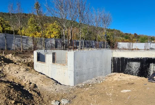 Класическа къща с покрив от керемиди – Рогачево 