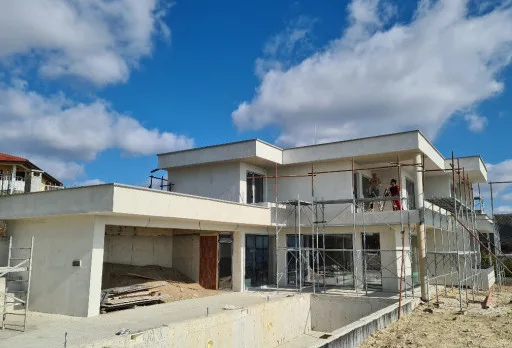 Модерна вила с плосък покрив в Балчик