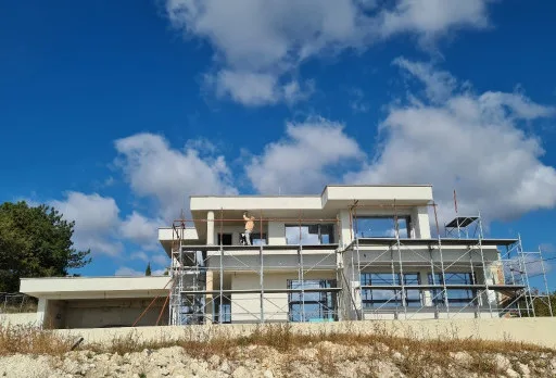 Модерна вила с плосък покрив в Балчик