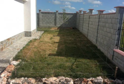 Строителство на дървена барака до Каварна
