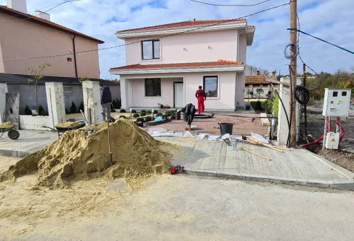 Двуетажна къща с паркомясто – с. Тополи, Варна