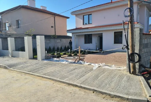 Двуетажна къща с паркомясто – с. Тополи, Варна