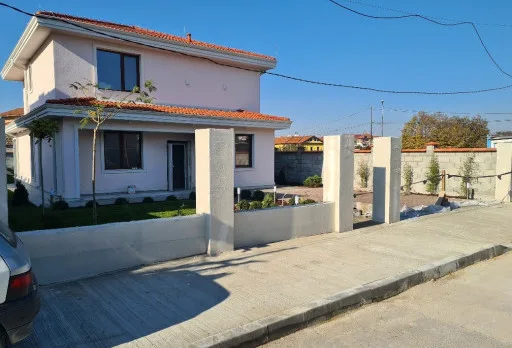 Двуетажна къща с паркомясто – с. Тополи, Варна