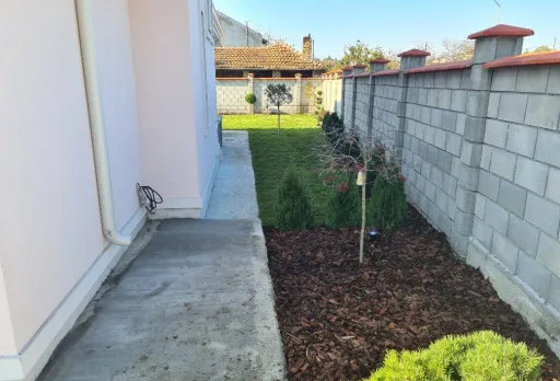 Двуетажна къща с паркомясто – с. Тополи, Варна