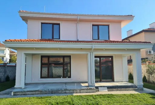 Двуетажна къща с паркомясто – с. Тополи, Варна