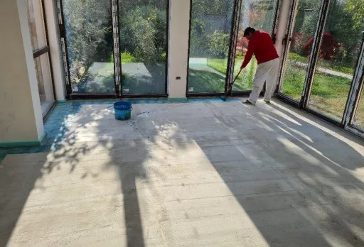 Bau- und Reparaturarbeiten an einem Haus in der Nähe von Varna