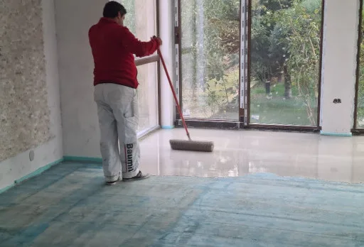 Bau- und Reparaturarbeiten an einem Haus in der Nähe von Varna
