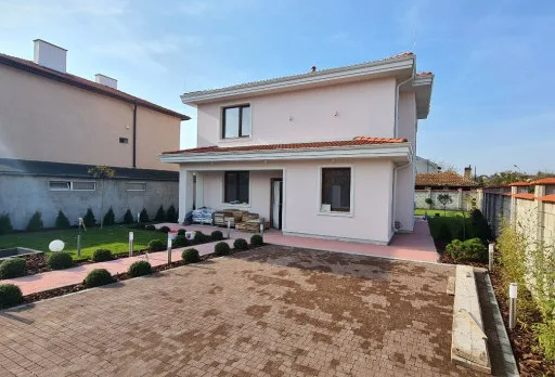 Двуетажна къща с паркомясто – с. Тополи, Варна