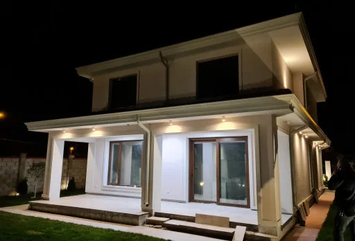 Двуетажна къща с паркомясто – с. Тополи, Варна