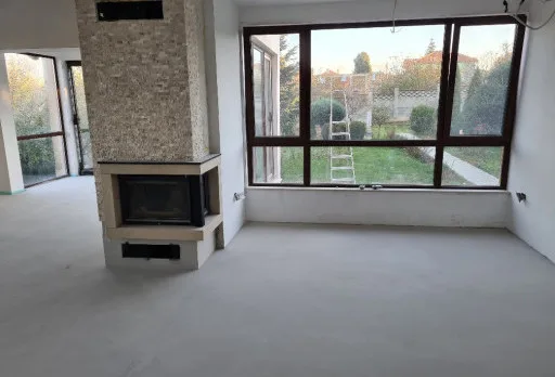 Bau- und Reparaturarbeiten an einem Haus in der Nähe von Varna