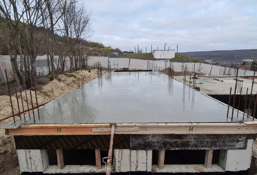 Класическа къща с покрив от керемиди – Рогачево 