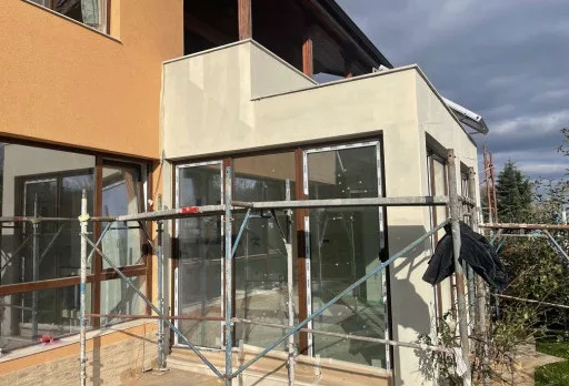 Bau- und Reparaturarbeiten an einem Haus in der Nähe von Varna
