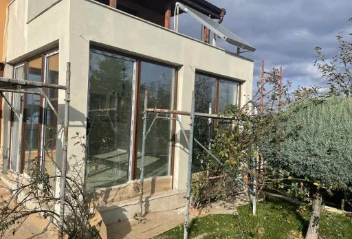Bau- und Reparaturarbeiten an einem Haus in der Nähe von Varna