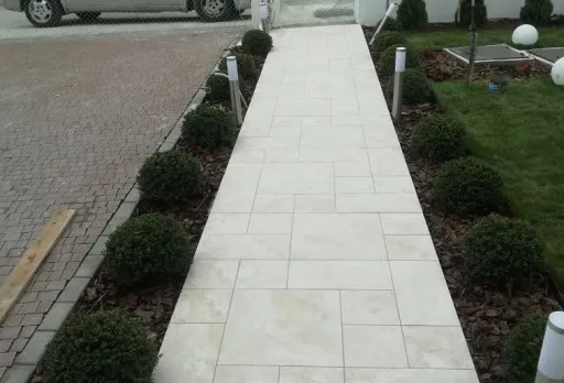 Двуетажна къща с паркомясто – с. Тополи, Варна