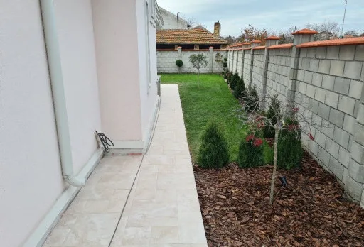 Двуетажна къща с паркомясто – с. Тополи, Варна