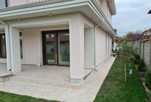 Двуетажна къща с паркомясто – с. Тополи, Варна