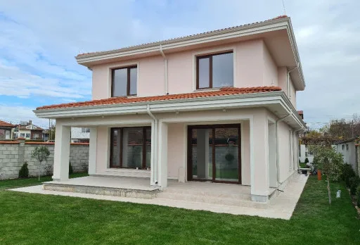 Двуетажна къща с паркомясто – с. Тополи, Варна