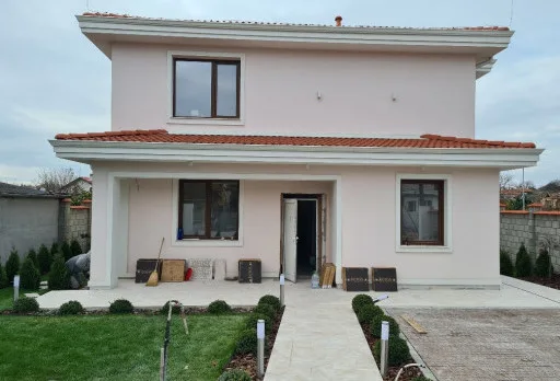 Двуетажна къща с паркомясто – с. Тополи, Варна