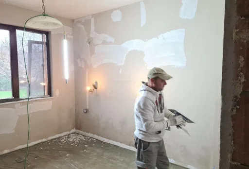 Bau- und Reparaturarbeiten an einem Haus in der Nähe von Varna