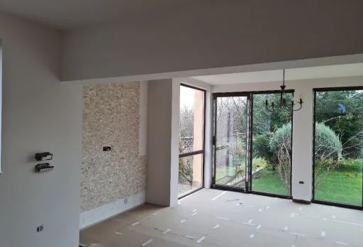 Bau- und Reparaturarbeiten an einem Haus in der Nähe von Varna
