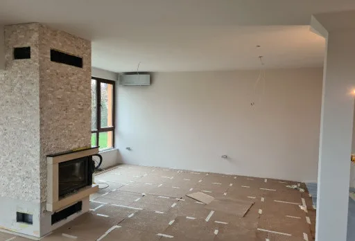 Bau- und Reparaturarbeiten an einem Haus in der Nähe von Varna