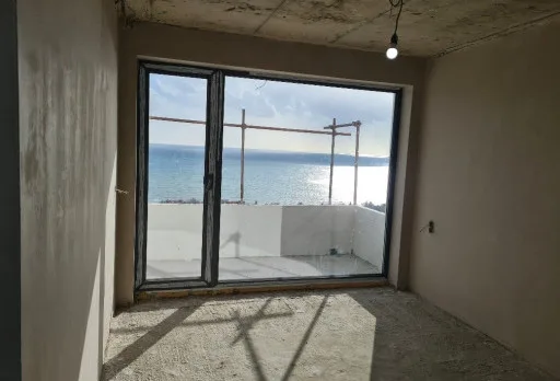 Модерна вила с плосък покрив в Балчик