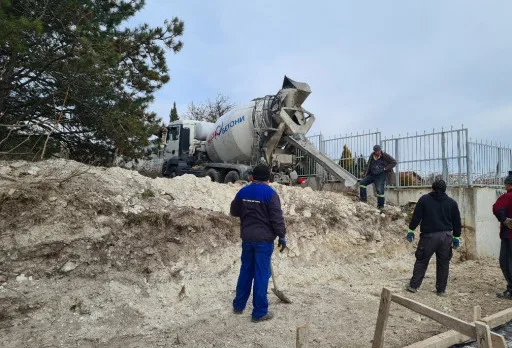 Строителство на подпорна стена и бетонова пътека в Балчик