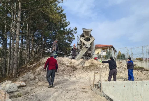 Строителство на подпорна стена и бетонова пътека в Балчик