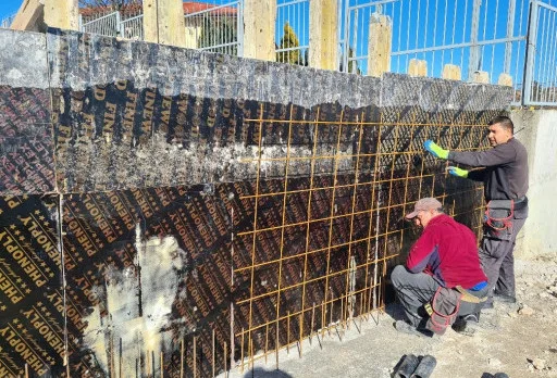 Строителство на подпорна стена и бетонова пътека в Балчик