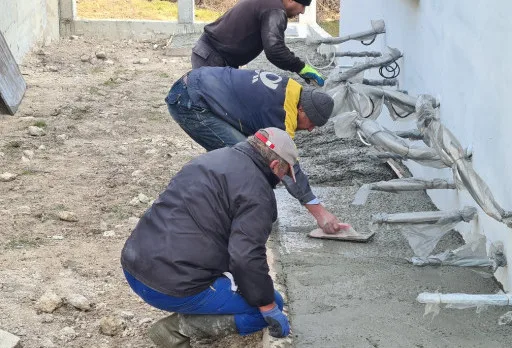 Строителство на подпорна стена и бетонова пътека в Балчик