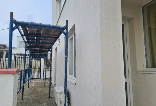 Verputz und Anstrich der Fassade einer Villa in Balchik