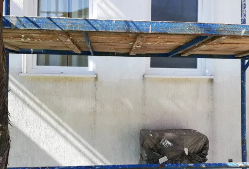 Verputz und Anstrich der Fassade einer Villa in Balchik