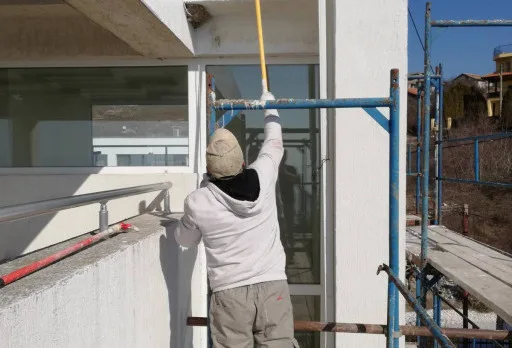 Verputz und Anstrich der Fassade einer Villa in Balchik